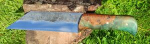 laforgeaseb.fr, La Forge à Seb, Tilly-sur-Seulles, Calvados, Normandie, Artisan, forge, forger, forgeron, charbon, marteau, polir, acier, couteau, brut de forge, fourche, torsades, guillochage, broche, barbecue, cheminée, feu, feu de camp, petite fourche, stage de forge, transformation, le gold, charcuterie, survie, le Lynx, pas de vis, rénovation, griffe de l'ours, orme, buis, vulcanisé rouge, laiton, guillochage, scramasaxe, atypique, cerf, andouiller, bowie, bicolore, buis, vulcanisé, marronnier, fourche de peuplier, cuillère forgée, cuillère, fibule, fourche, petite fourche, idril, charme, griffe de fanfan, marteau de thor, valhalla, désosseur, scramasaxe bois de fer, trappeur, chêne vert, éminceur, iroko, érable vert