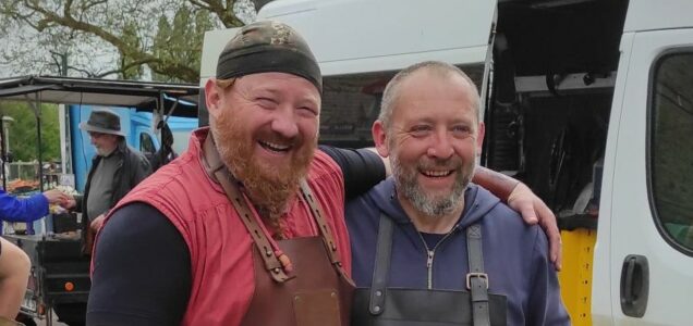 Deux Forgerons au Marché de Tilly-Sur-Seulles